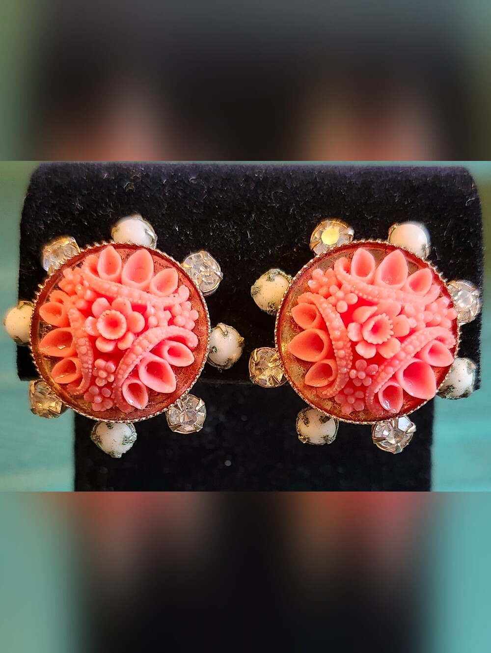 Vintage 1960s Carved Faux-Coral Celluloid & Filigree Jewelry Set - Picture 4 of 7